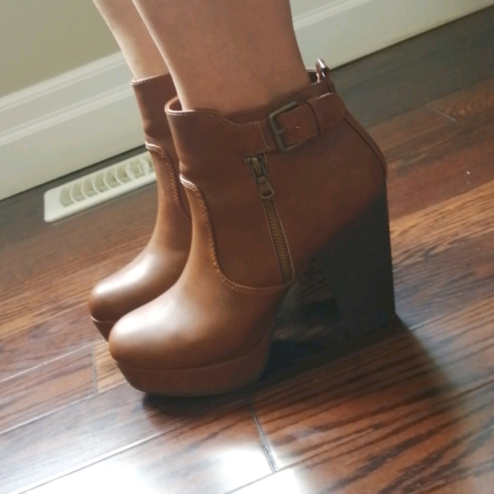 Shoes - Picture 3 of 4
